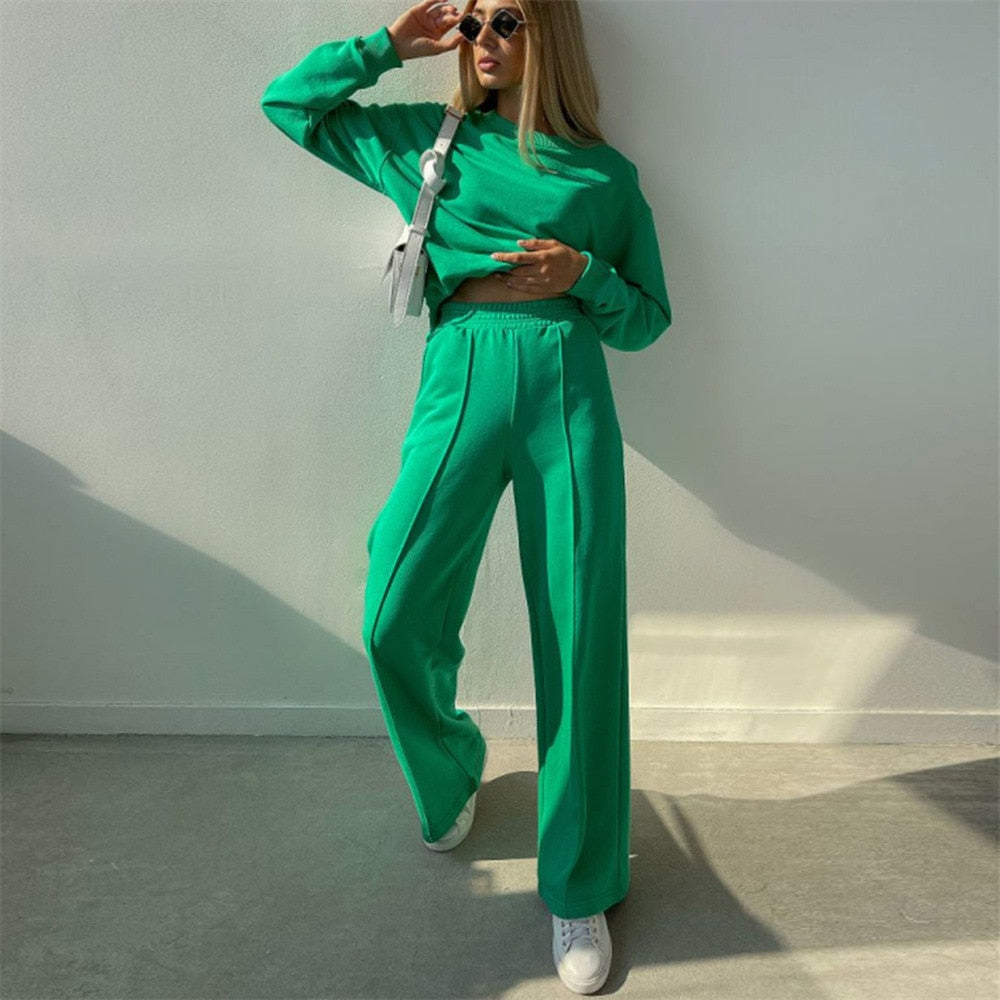Camila - Women's Cropped Hoodie & High-Waist Wide-Leg Joggers Set