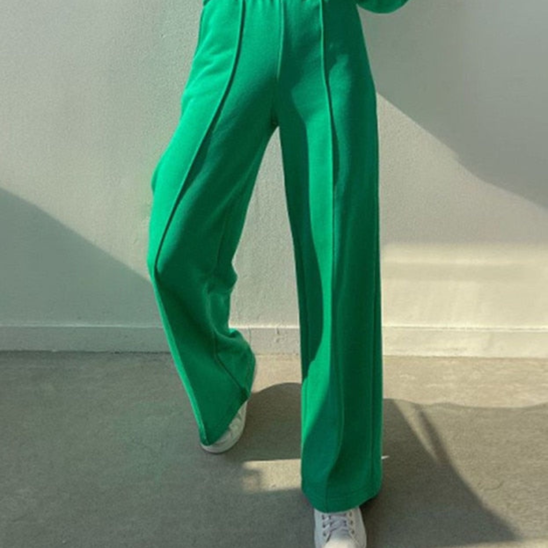 Camila - Women's Cropped Hoodie & High-Waist Wide-Leg Joggers Set