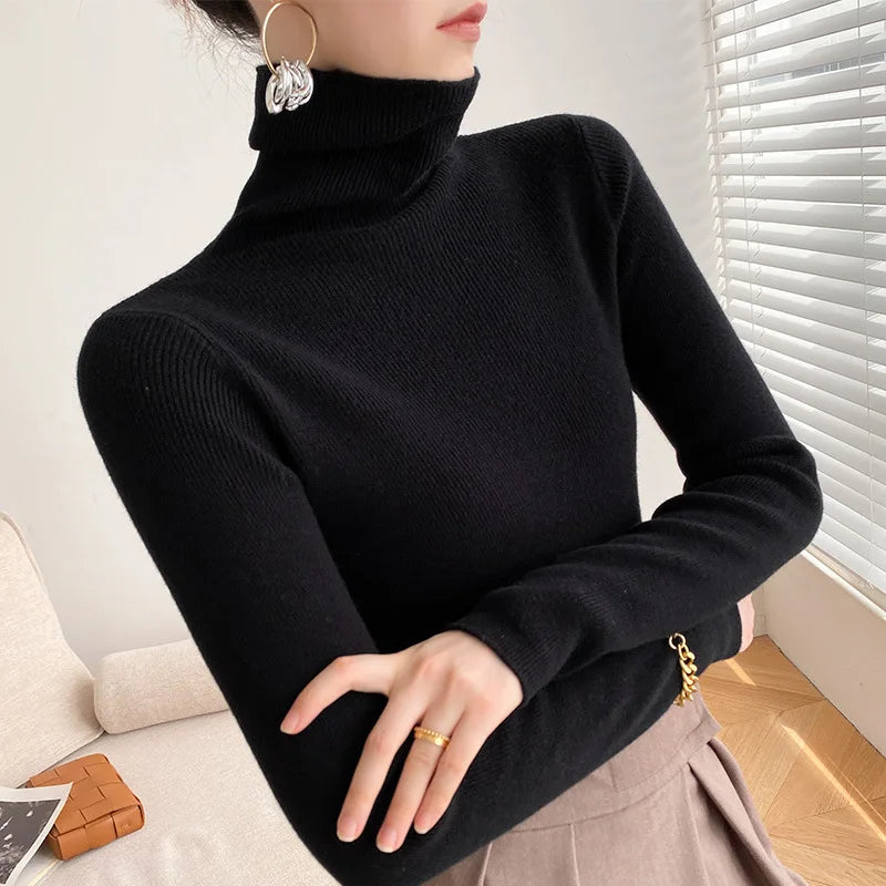Leila - Women's Slim-Fit Cashmere Turtleneck